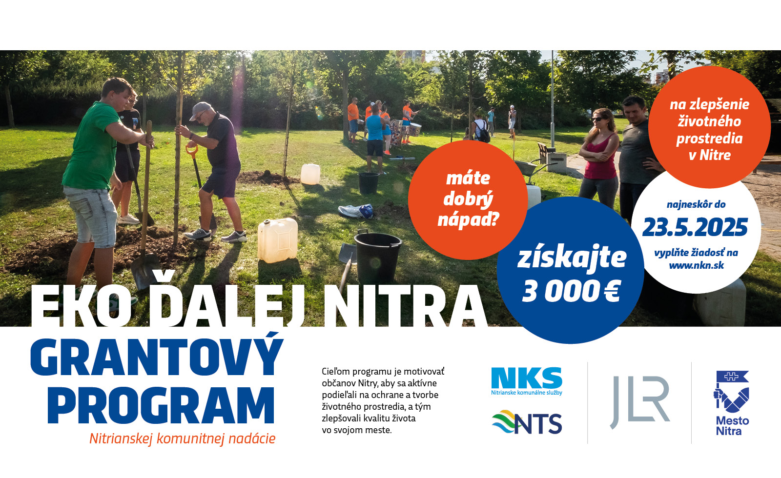 Banner Nitrianskej komunitnej nadácie, ilustračná fotka účastníkov pri práci.