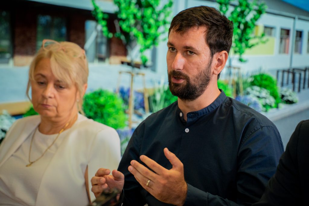 Viceprimátor Peter Mezei na tlačovej konferencii