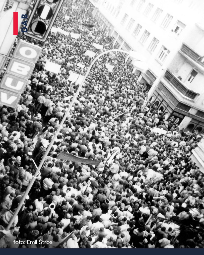 nežná revolúcia pohľad zhora