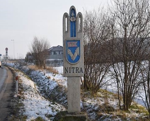 označník pred mestom Nitra