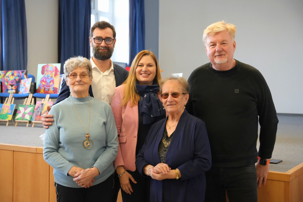 dve seniorky, primátor, poslankyňa a poslanec