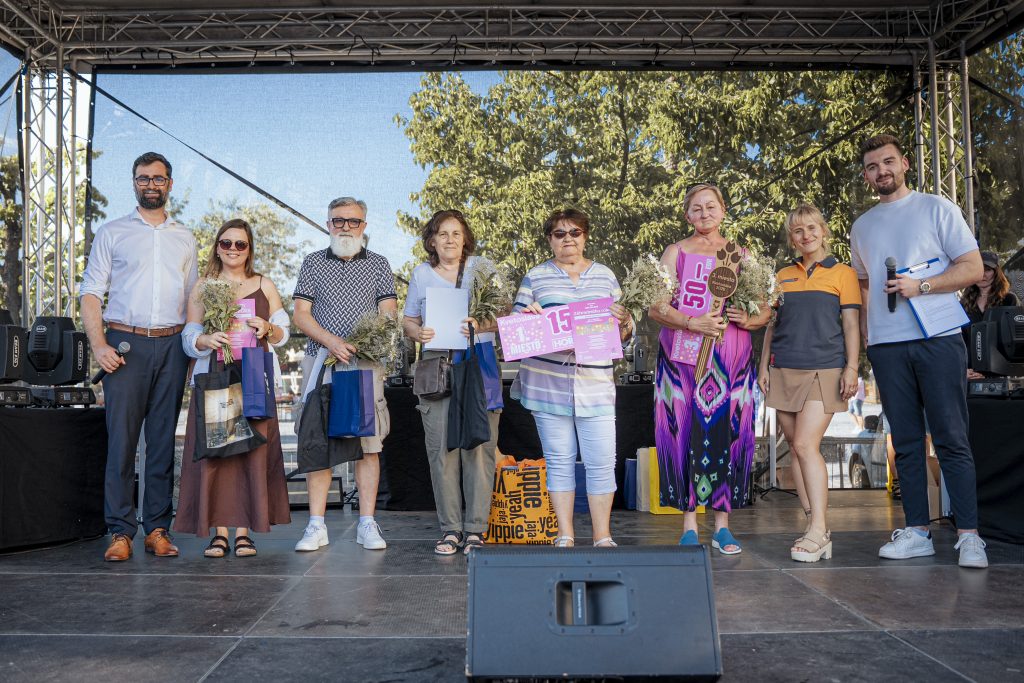 primátor tri ženy muž a moderátor